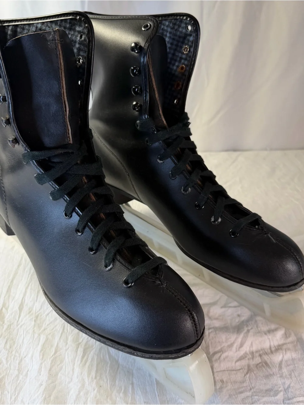 Men's Black Leather Ice Skates Classic Lace-Up Style Made in Canada Winter Decor